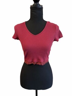 SHEIN Ribbed V-Neck Burgundy Cropped Tee with Lace Trim size S